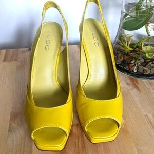 𝅺aldo Bright Yellow Platform Peep Toe Slingbacks 37